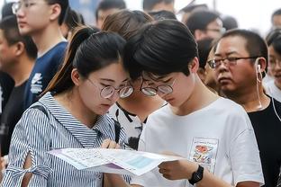 考辛斯谈拉文：每个球员在勒布朗身边时 都不是我们习惯中的样子